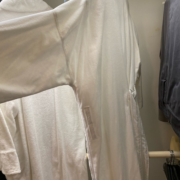 NEW Bernard Company Robe - Picture 4 of 4